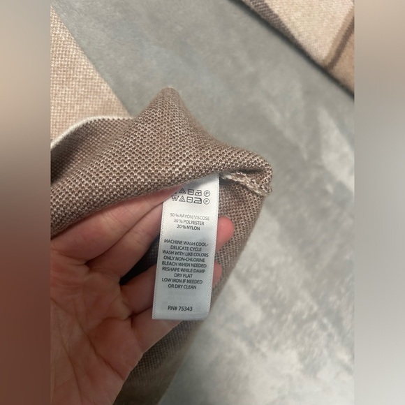 Tahari Mock Neck Sweater Women’s Large Plaid Brown Beige Long Sleeve - Picture 4 of 6